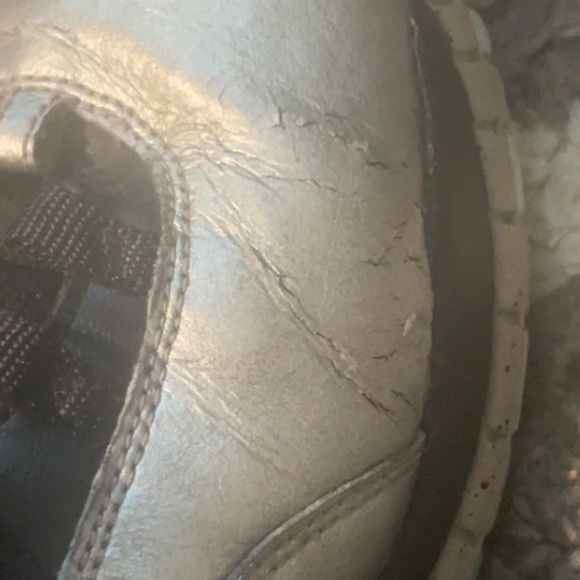 Worn Jordan’s big kids 7 - Picture 2 of 7